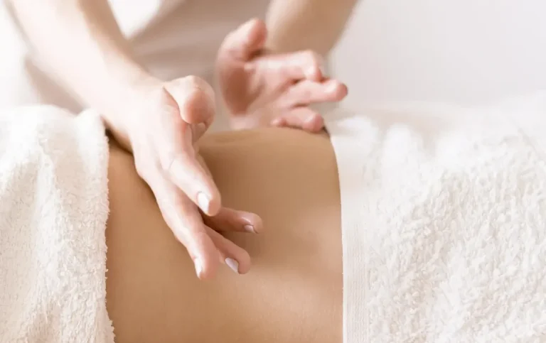 Massage pour femme à Cholet Ce massage est dédié à toutes les femmes pour vous offrir un moment de pure détente et de reconnexion à vous-même à Cholet.
