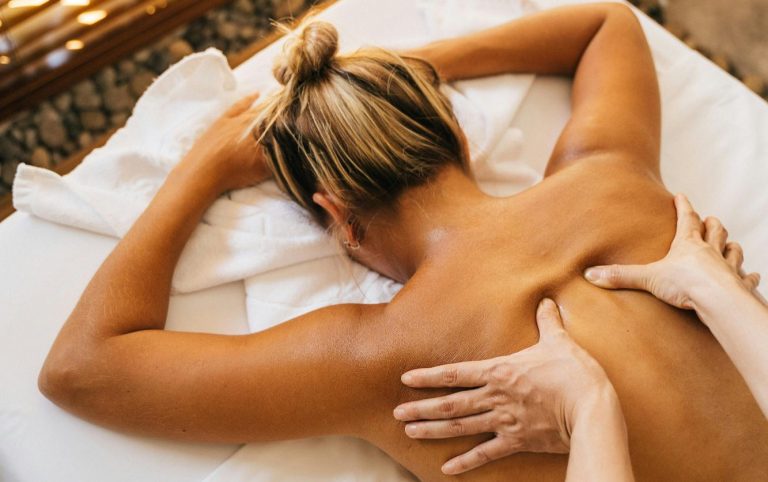 Massage pour femme à Cholet Ce massage est dédié à toutes les femmes pour vous offrir un moment de pure détente et de reconnexion à vous-même à Cholet.